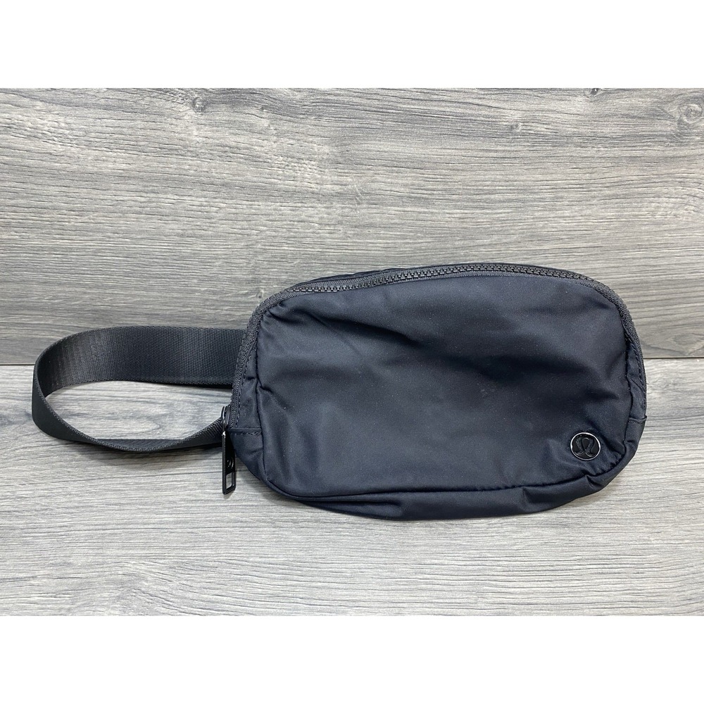 Lululemon Everywhere Belt Bag Black 1L Womens Purse Fanny Pack Travel Crossbody